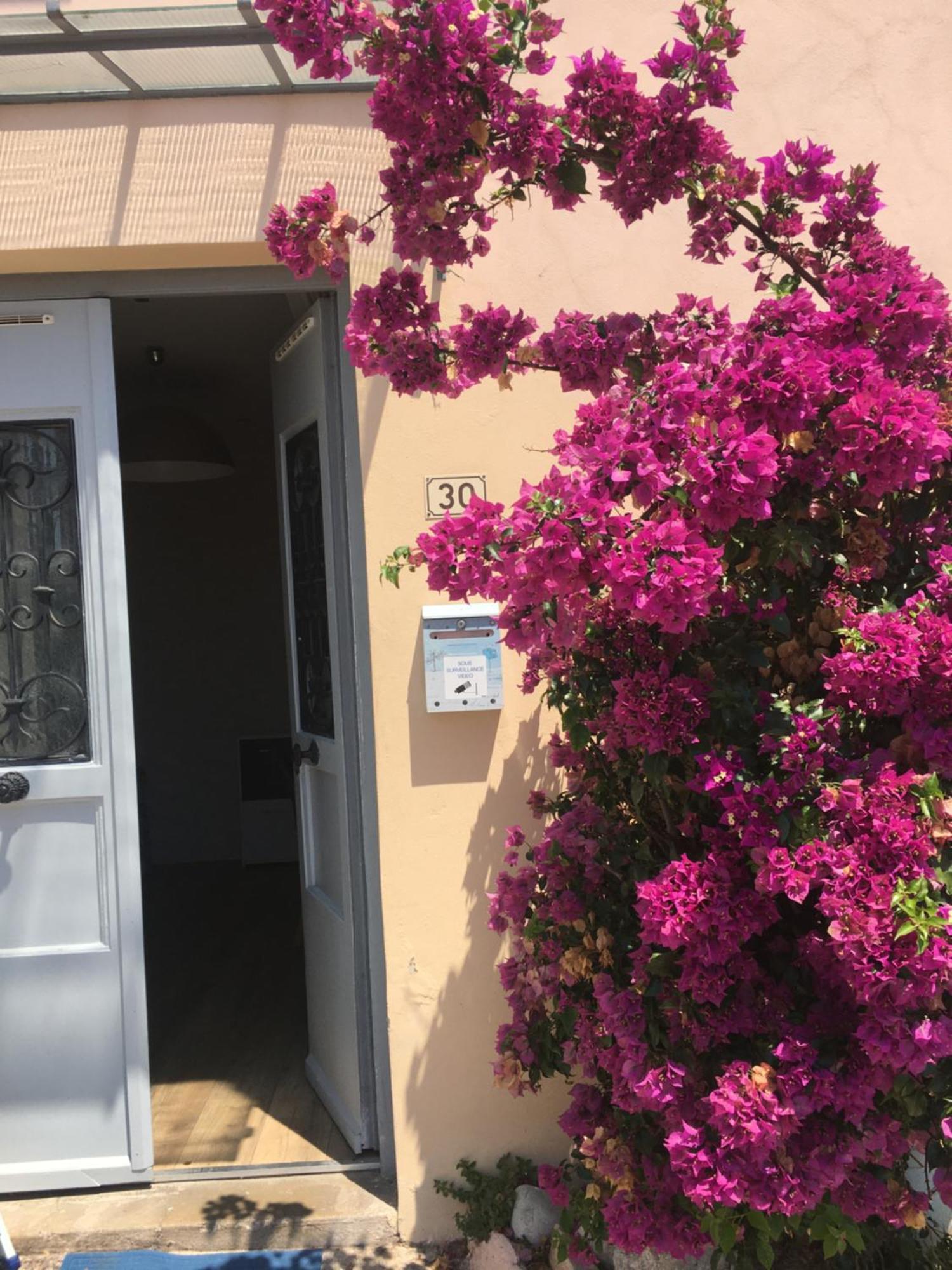 Appartement Central Des Terres Chaudes Proche Bord De Mer Menton Exterior photo